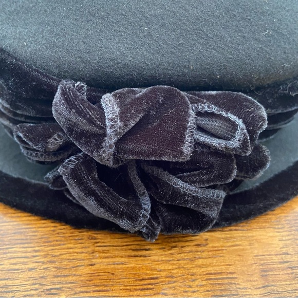 VINTAGE WOOL BLACK WOMENS BOW RIBBON BOWLER CLARA BOW RETRO HAT - Picture 2 of 16